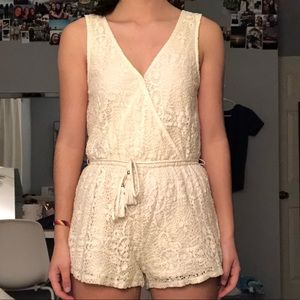 White lace v neck romper
